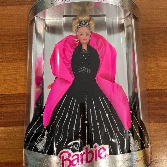 Two Barbie Vintage 1998 and 1994 Happy Holidays Edition, one NIB - Picture 2 of 12